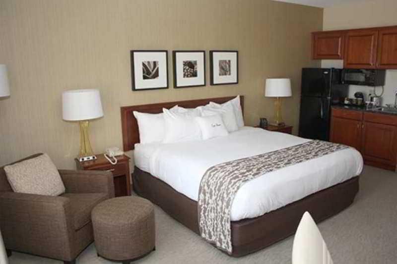 Wyndham Garden Downtown Hotel 3*