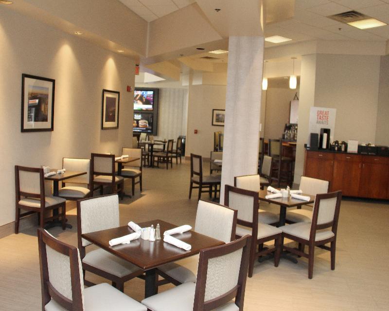 Wyndham Garden Downtown 3*