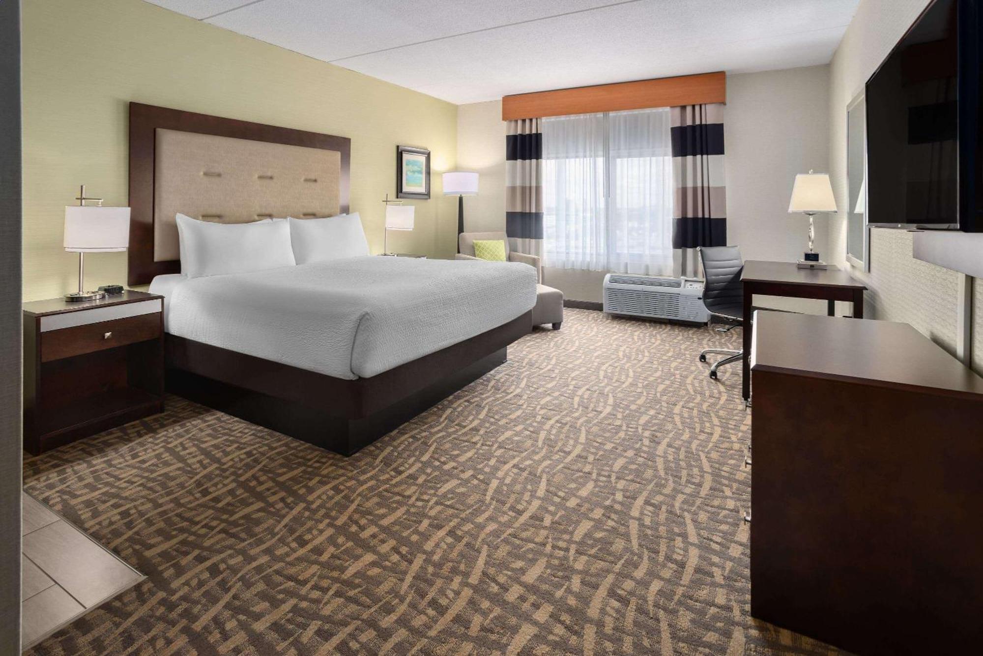 Hotel Wyndham Garden Downtown Buffalo