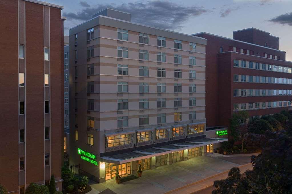 Wyndham Garden Downtown Hotel 3*