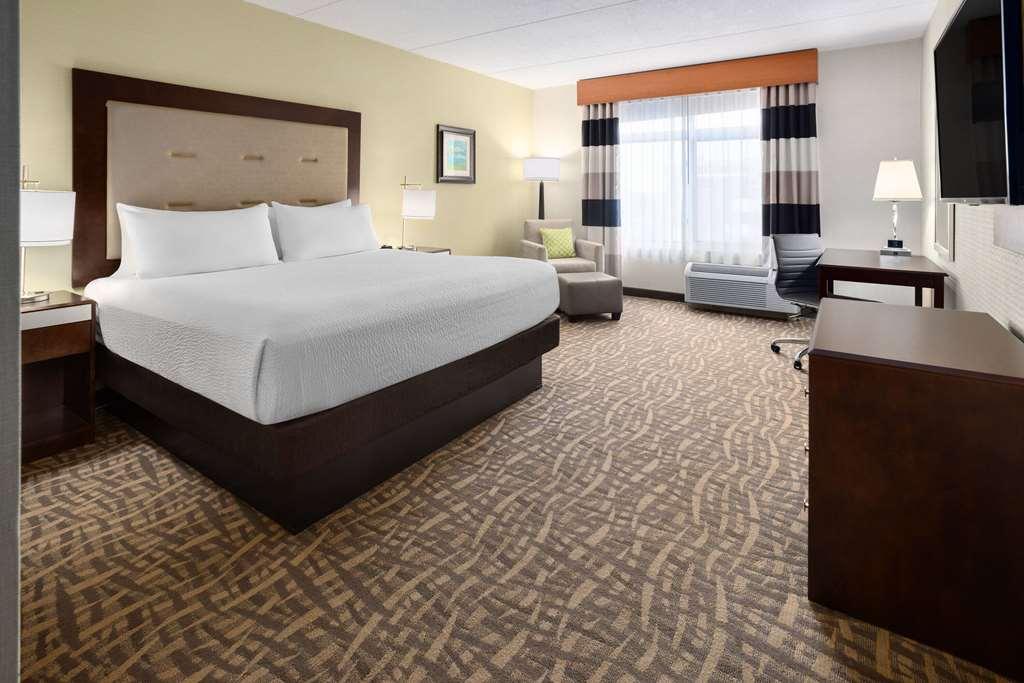 Wyndham Garden Downtown 3*
