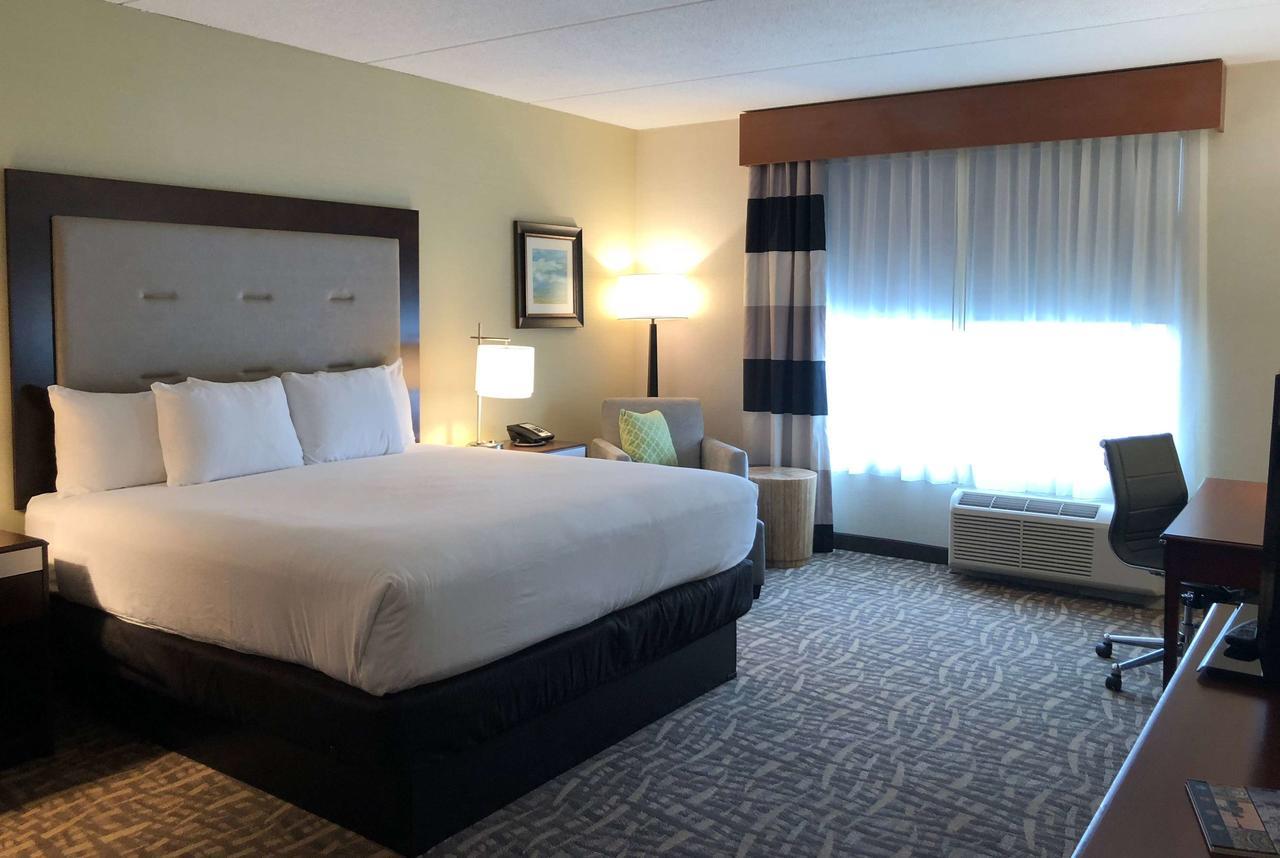 Wyndham Garden Downtown 3*
